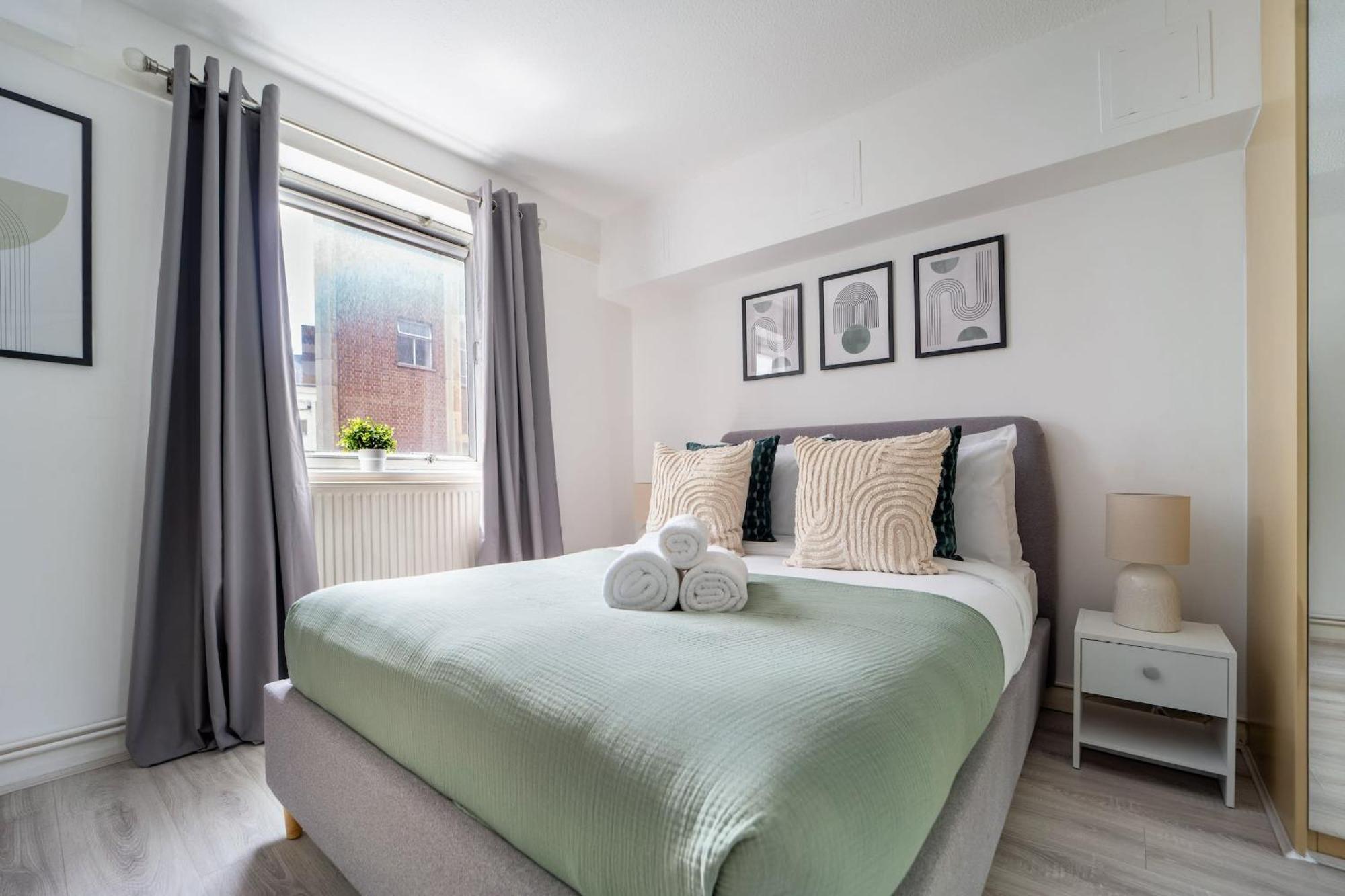 Fitzrovia - 1br With Balcony Near Soho - Cityapartmentstay Лондон